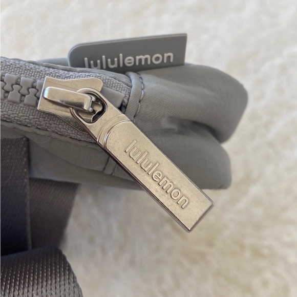 ❤️ Lululemon Extended Strap Everywhere Belt Bag Silver Drop NWT - Picture 6 of 8
